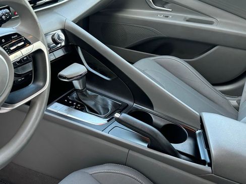 Used 2023 Hyundai Elantra SEL image 17