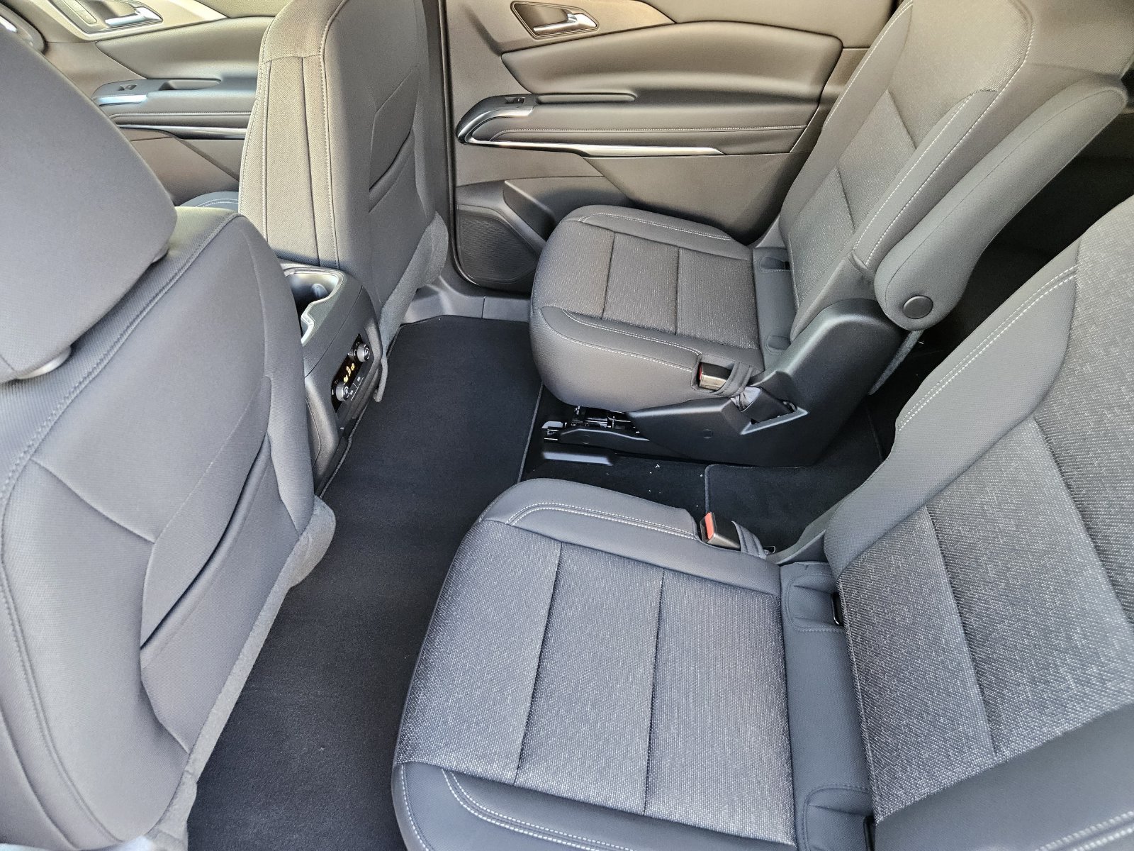 New 2027 Chevrolet Traverse LT FWD image 22