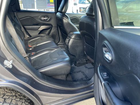 Used 2019 Jeep Cherokee Limited image 28