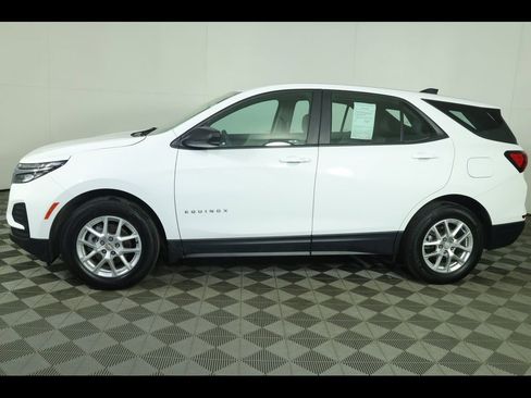 Used 2023 Chevrolet Equinox LS image 4