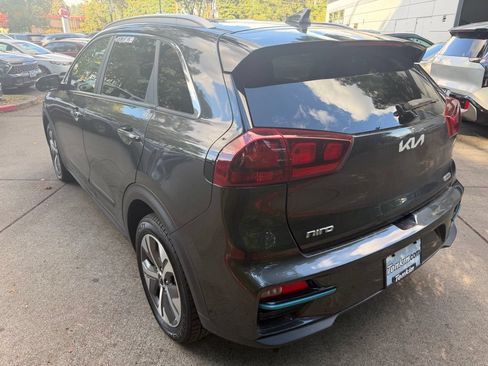 Used 2022 Kia Niro EX w/ Cold Weather Package FWD image 6