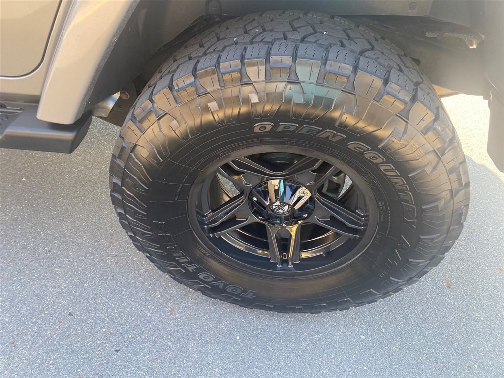 Used 2015 Jeep Wrangler Unlimited Sahara w/ Connectivity Group AWD/4WD image 7