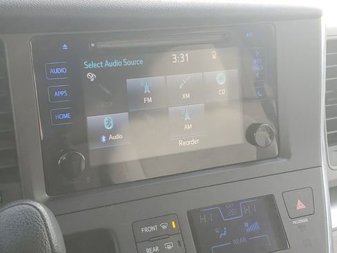 Used 2015 Toyota Sienna LE image 16