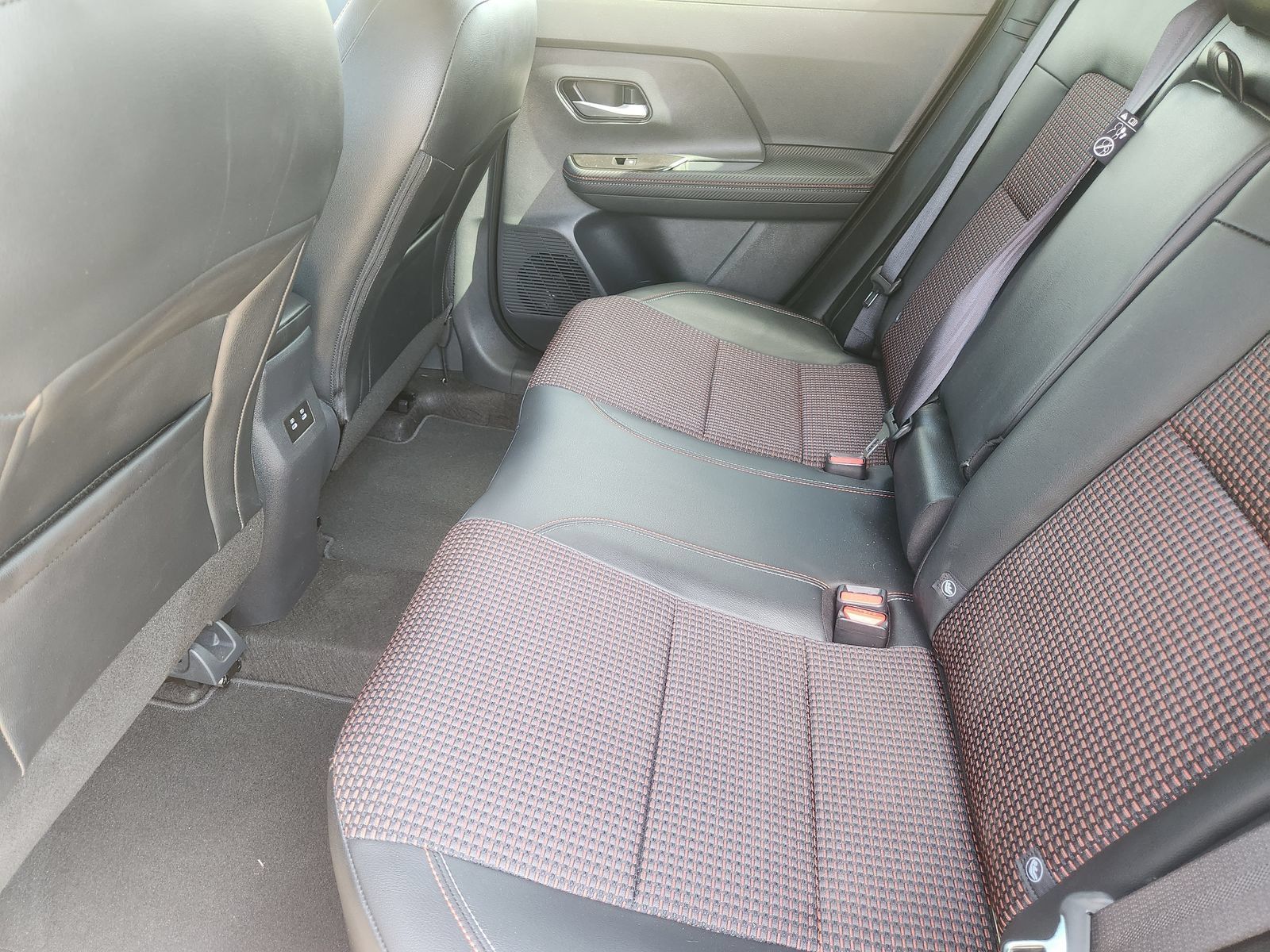Used 2025 Nissan Kicks SR FWD image 34