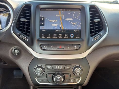 Used 2018 Jeep Cherokee Overland w/ Technology Group AWD/4WD image 43