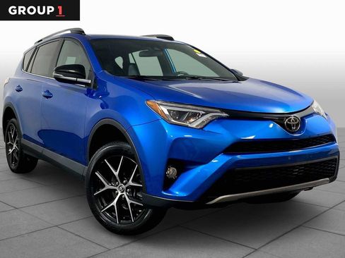 Used 2017 Toyota RAV4 SE image 2