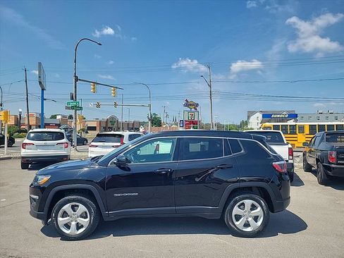 Used 2019 Jeep Compass Latitude w/ Cold Weather Group AWD/4WD image 2