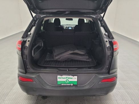 Used 2015 Jeep Cherokee Latitude FWD image 29