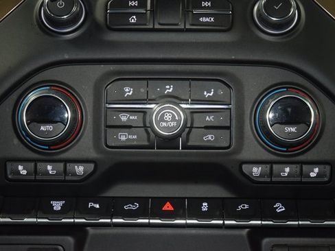 Used 2022 Chevrolet Silverado 3500 High Country image 34