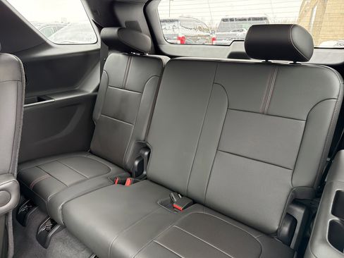 Used 2023 Chevrolet Traverse RS w/ LPO, Floor Liner Package image 28