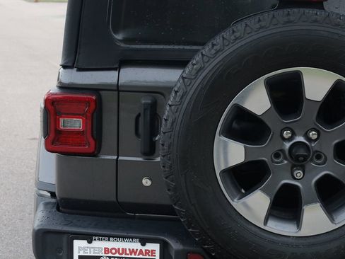 Used 2019 Jeep Wrangler Unlimited Sahara image 17