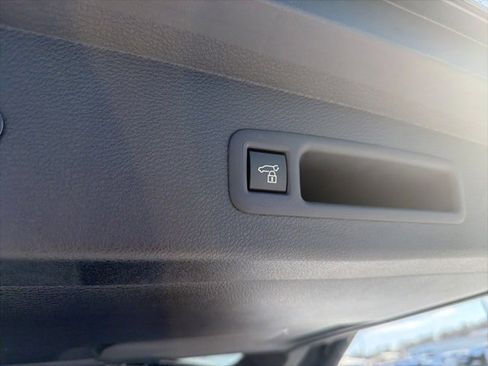 Used 2025 Toyota Sienna LE image 17