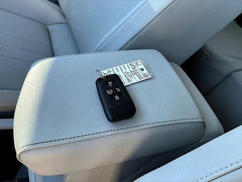 Used 2023 Volkswagen Tiguan SE image 10