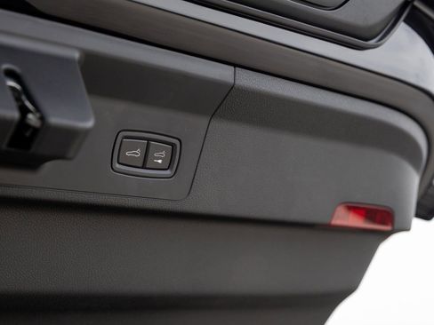 Certified 2025 Porsche Panamera image 30