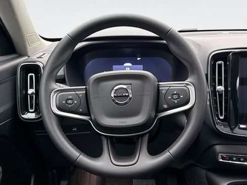 Used 2025 Volvo XC40 B5 Core image 12