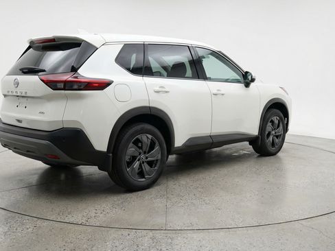 Used 2025 Nissan Rogue SV FWD image 9