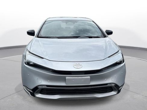Used 2025 Toyota Prius XLE FWD image 3