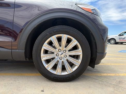 Used 2023 Ford Explorer Limited w/ Equipment Group 301A AWD/4WD image 29