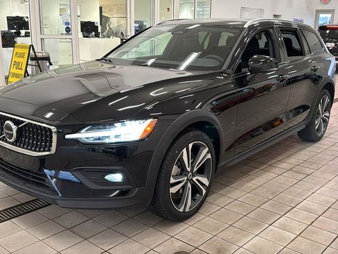 New 2026 Volvo V60 B5 Cross Country Plus w/ Climate Package image 9