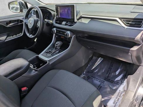 Used 2025 Toyota RAV4 XLE AWD/4WD image 19