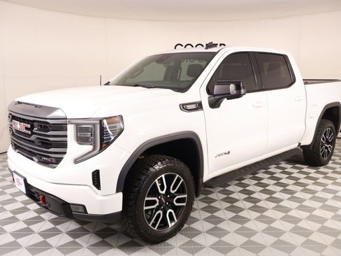 Used 2022 GMC Sierra 1500 AT4 w/ AT4 Preferred Package AWD/4WD image 11