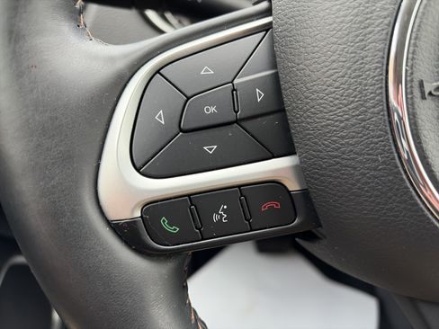 Used 2019 Jeep Compass Limited AWD/4WD image 18