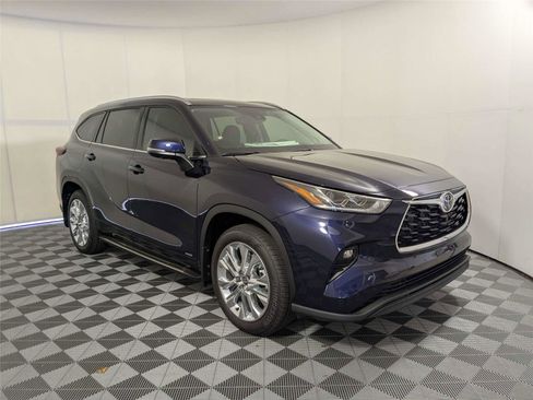 New 2026 Toyota Highlander Limited image 3