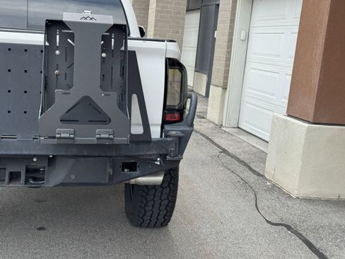 Used 2018 Toyota Tacoma TRD Off-Road w/ Technology Package image 6