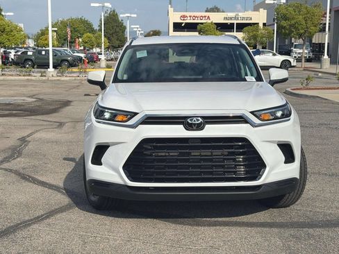 Used 2024 Toyota Grand Highlander AWD image 2