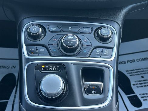 Used 2015 Chrysler 200 Limited w/ Convenience Group FWD image 22