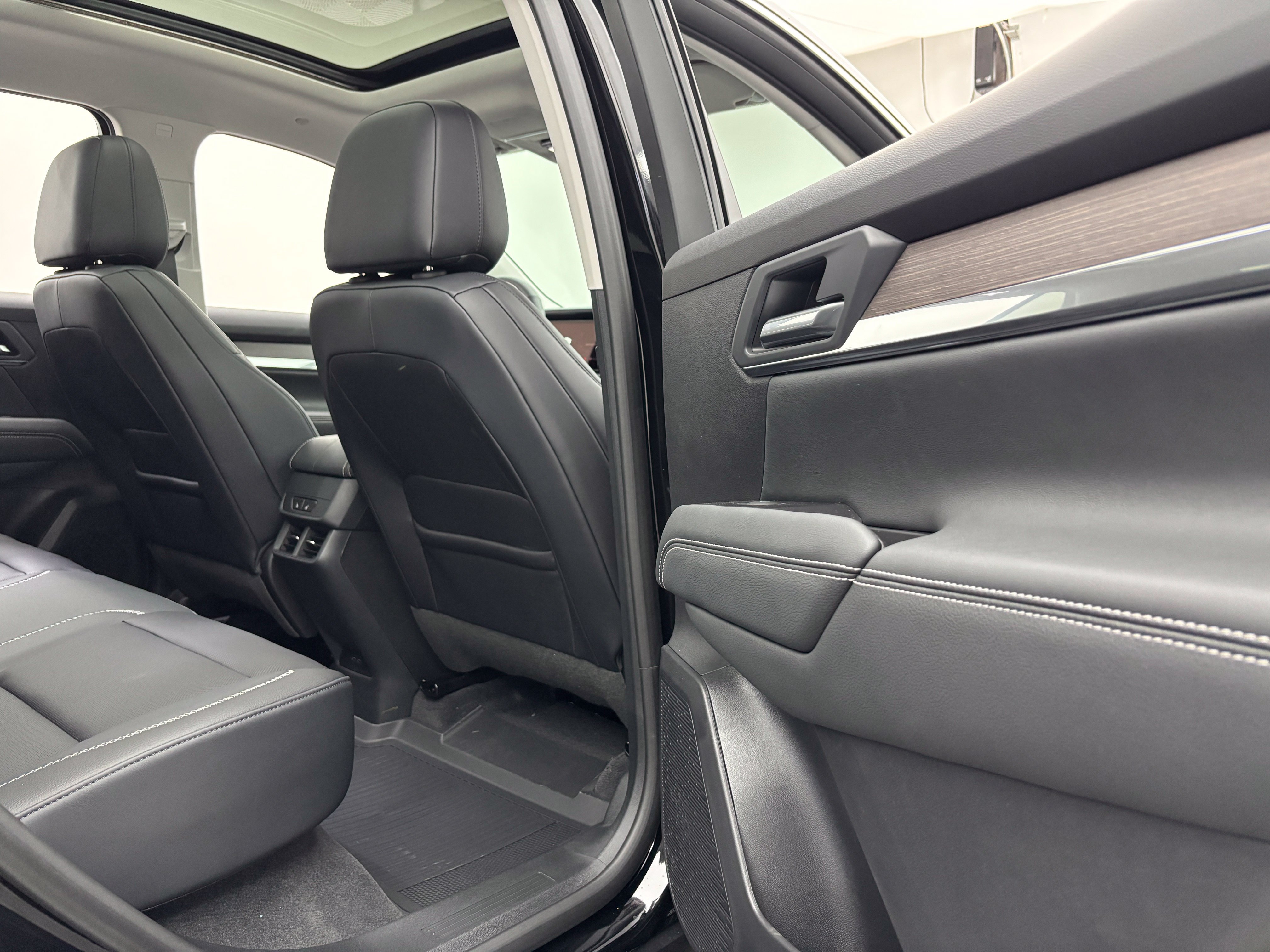 New 2027 GMC Terrain Denali w/ LPO, Floor Liner Package AWD/4WD image 38