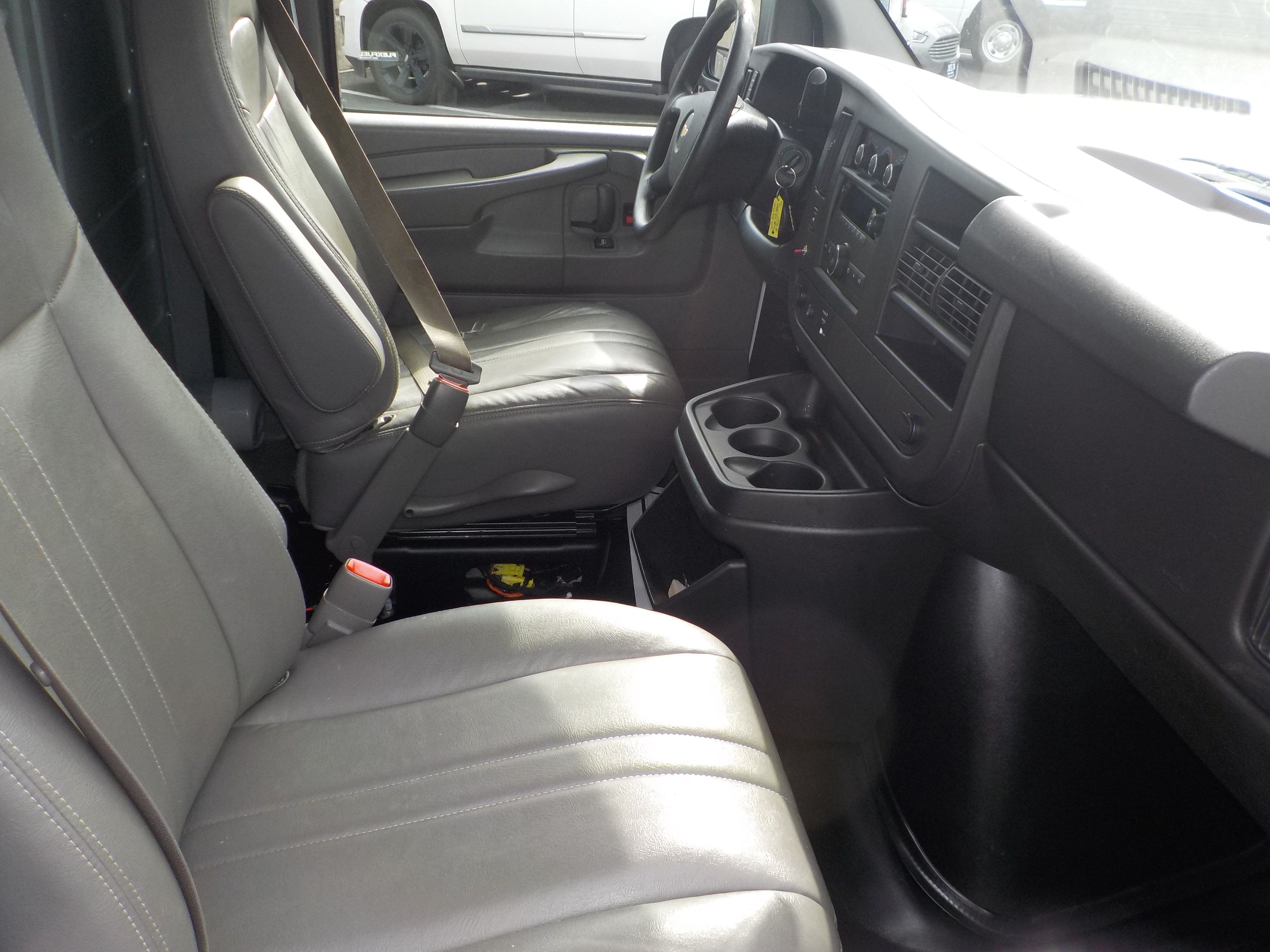 Used 2014 Chevrolet Express 2500 w/ Express Access Plus Package RWD image 27