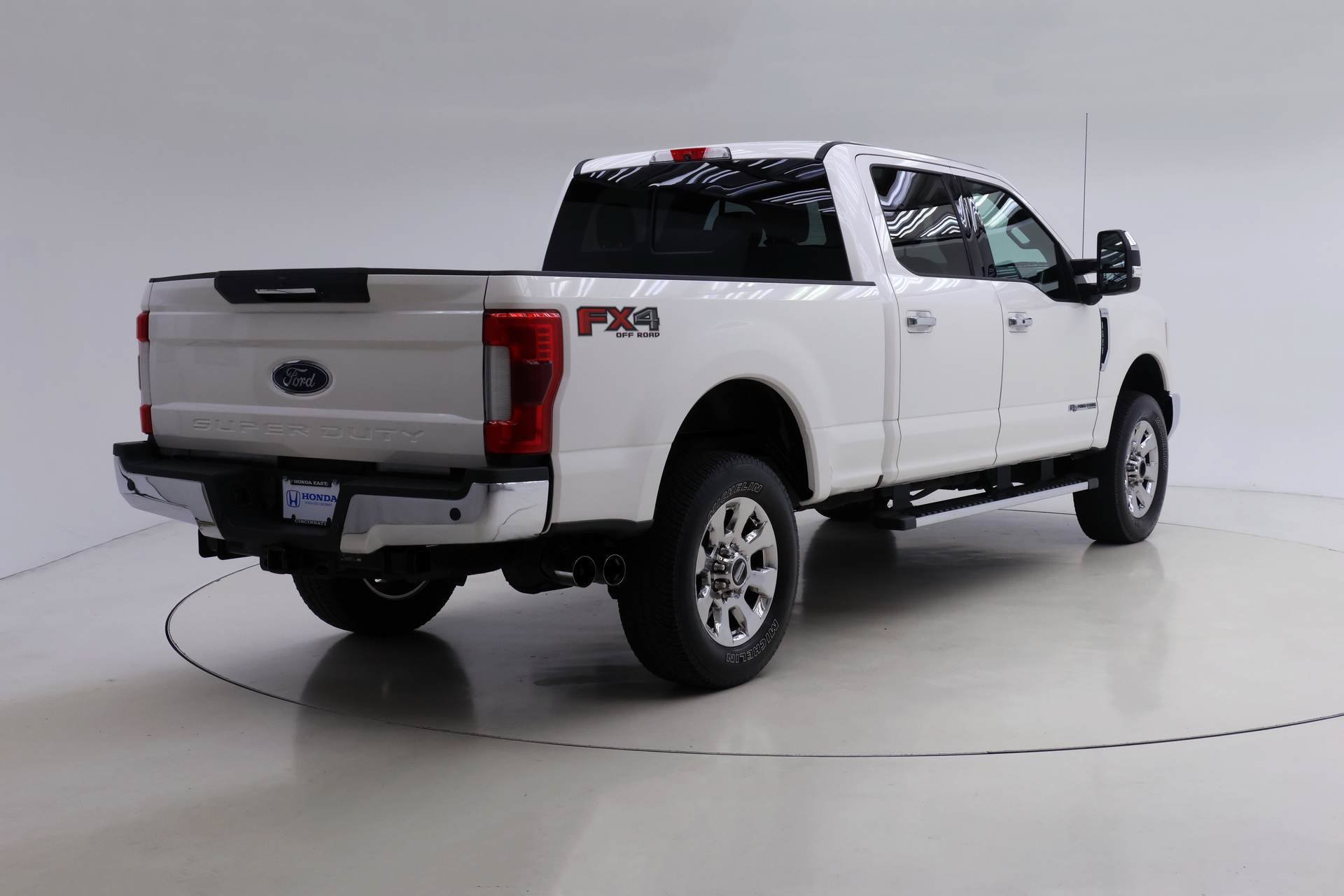 Used 2019 Ford F250 Lariat w/ Lariat Ultimate Package AWD/4WD image 2