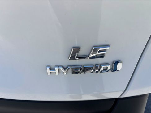 Used 2024 Toyota RAV4 LE AWD/4WD image 5