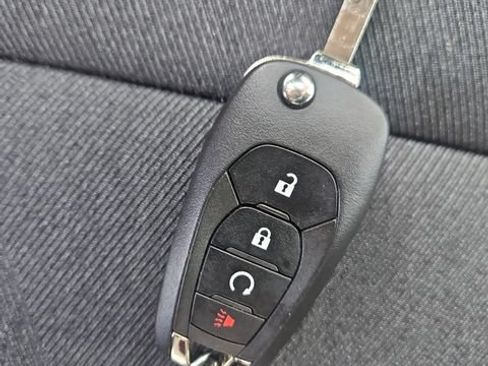 Used 2025 Chevrolet Trax RS FWD image 28