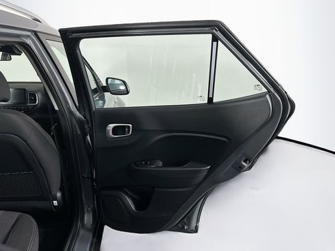 Used 2025 Hyundai Venue SEL image 29