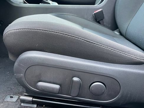 Used 2025 Hyundai Kona SEL FWD image 11