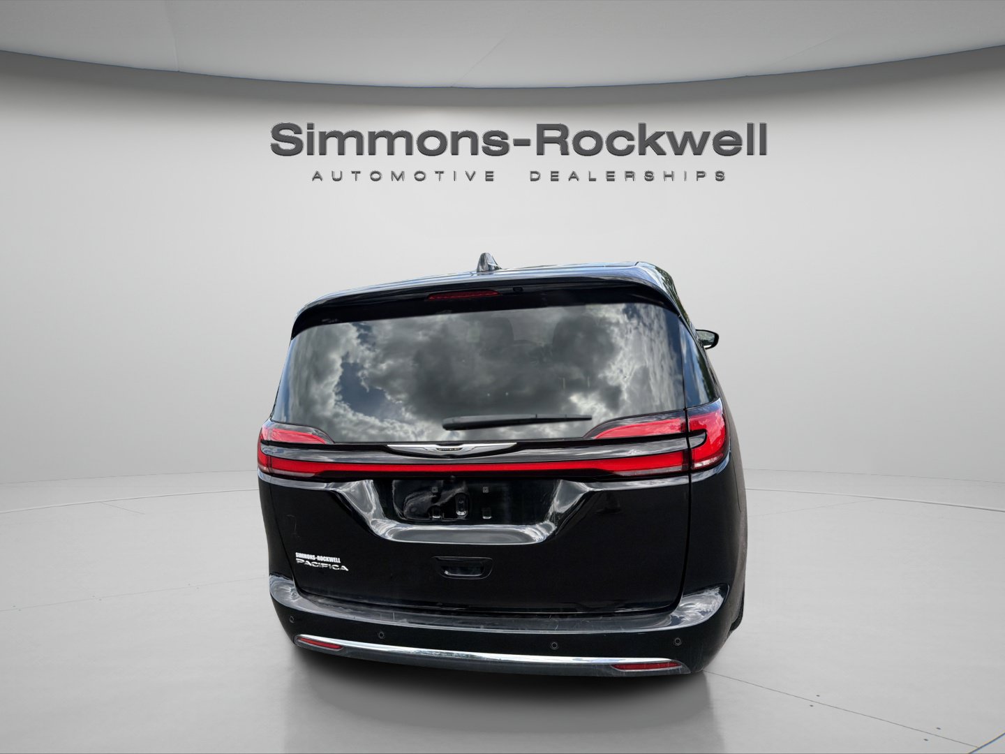 Used 2025 Chrysler Pacifica Select FWD image 4