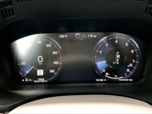 Used 2021 Volvo XC60 T5 Momentum w/ Protection Package Premier FWD image 18