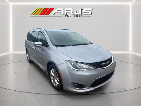 Used 2018 Chrysler Pacifica Limited FWD image 5