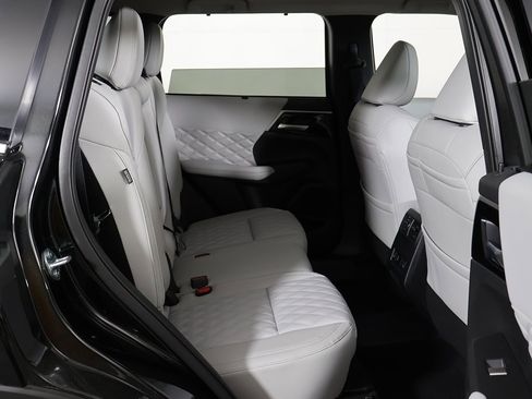 New 2025 Mitsubishi Outlander SEL image 37