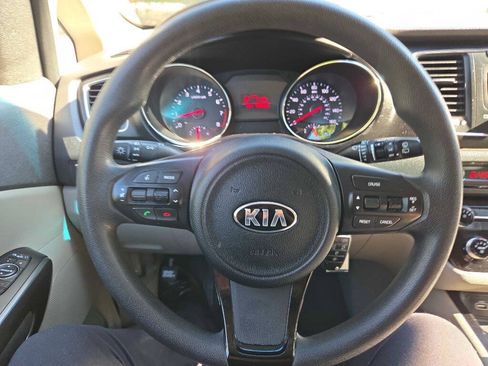 Used 2016 Kia Sedona LX w/ LX Convenience Package FWD image 30