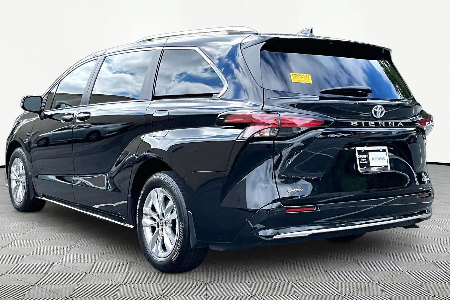 Used 2025 Toyota Sienna Limited FWD image 12