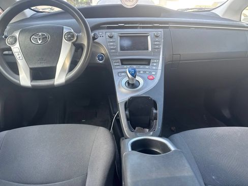 Used 2015 Toyota Prius Two w/ Preferred Accessory Package FWD image 3