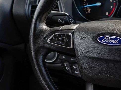 Used 2019 Ford Escape SEL image 16