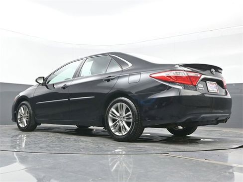 Used 2015 Toyota Camry SE image 22
