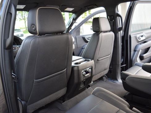 Used 2023 GMC Yukon XL SLT image 41
