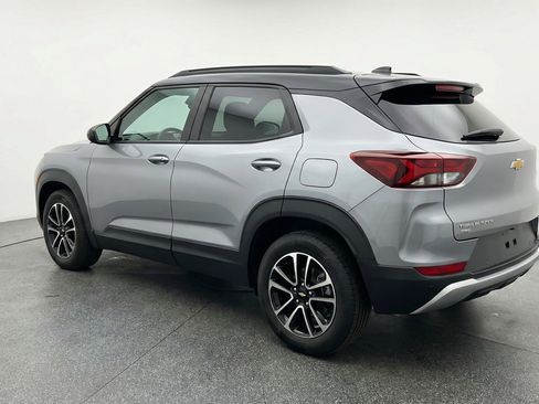 Used 2025 Chevrolet TrailBlazer LT w/ Driver Confidence Package image 6