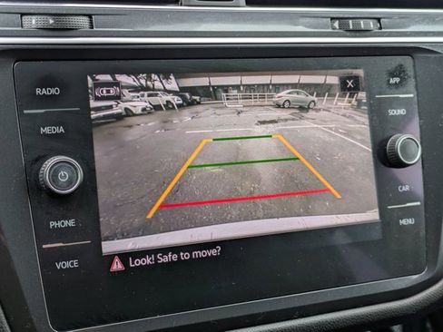 Used 2022 Volkswagen Tiguan SE FWD image 14