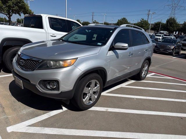 Used 2013 Kia Sorento EX w/ EX V6 Premium Pkg FWD image 2